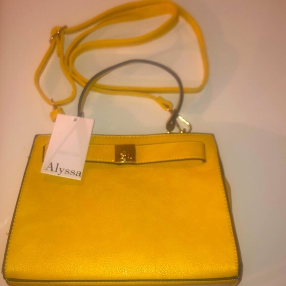 NWT- Alyssa Vegan  Yellow Crossbody Purse with removable straps